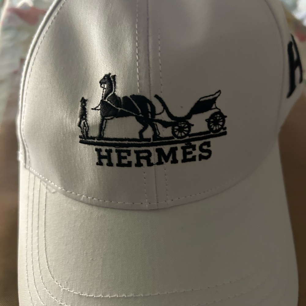 Hermès White Cap with Silver Buckle